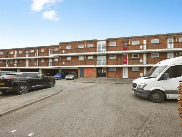 Flat for sale in Broxbourne, Hertfordshire
