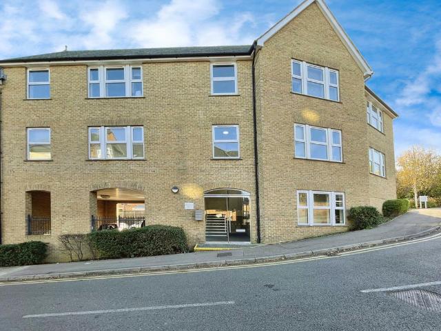 Flat for sale in Pouchen End, Hertfordshire