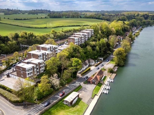 Flat for sale in Pangbourne, West Berkshire