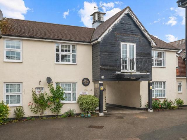 Flat for sale in Sawbridgeworth, Colliers End