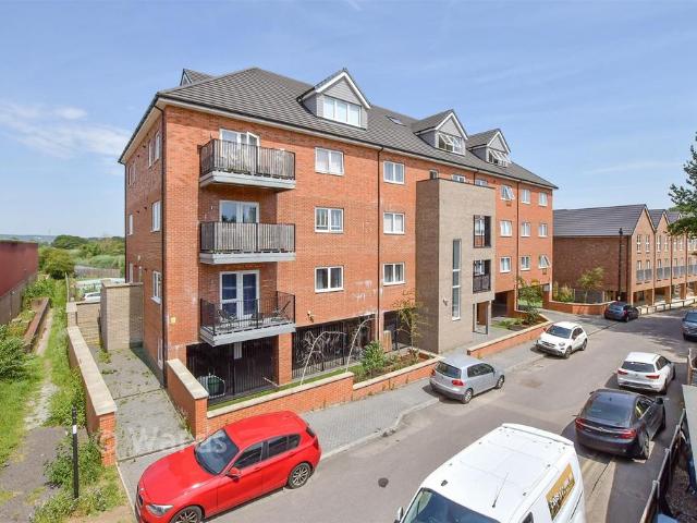 Flat for sale in Bourne Vale, Kent