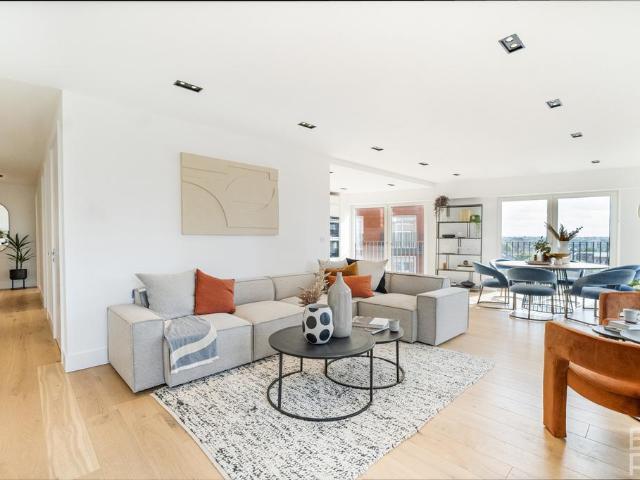 Flat for sale in Vauxhall, Greater London