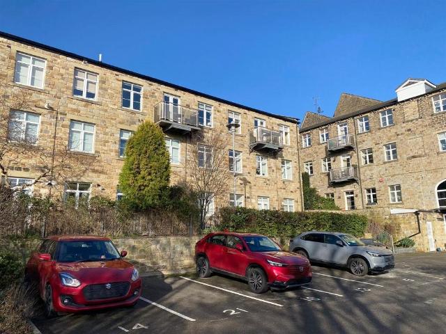 Flat for sale in Almondbury, West Yorkshire