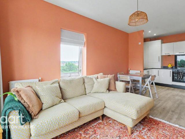 Flat for sale in London Borough of Croydon, South Norwood