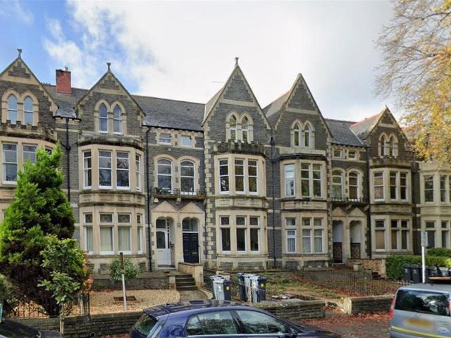 Flat for sale in Plasnewydd, Falcon Lodge