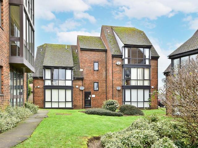 Flat for sale in Potters Bar, Isle Of Man