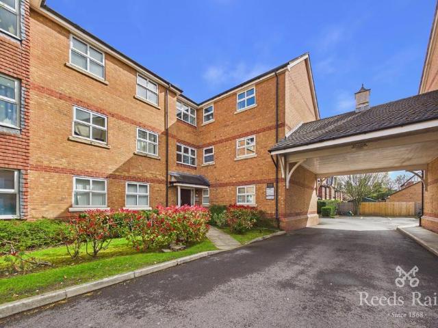 Flat for sale in Kingsmead, Davenham
