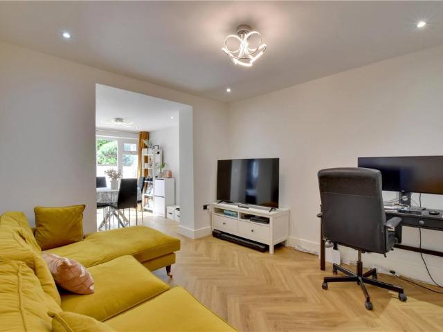 Flat for sale in London Borough of Lewisham, New Cross