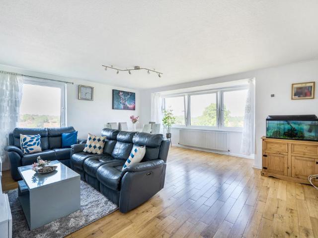 Flat for sale in The Wrythe, Greater London