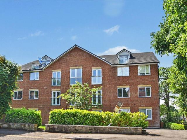 Flat for sale in Harehills, West Yorkshire
