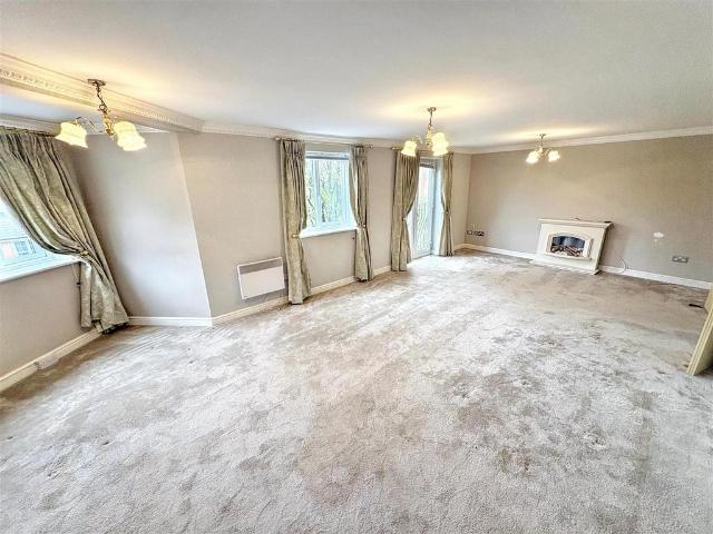 Flat for sale in Lea, Higher Bartle
