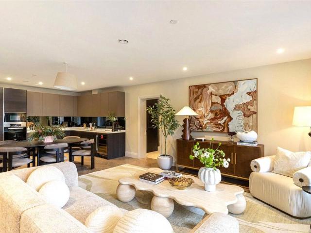 Flat for sale in Paddington, Greater London