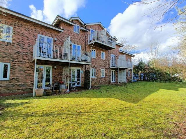 Flat for sale in High Field, York