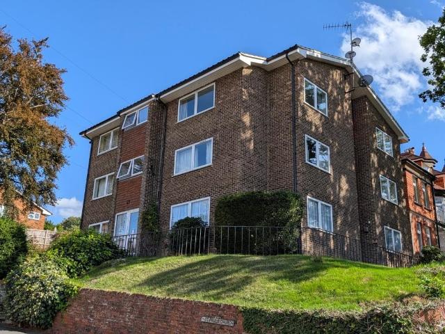 Flat for sale in Rose Hill, Pachesham Park