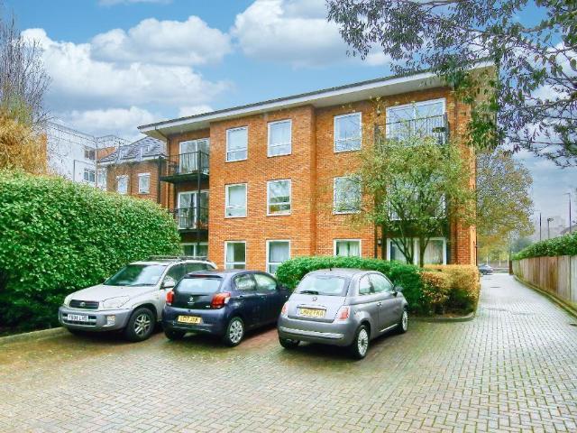 Flat for sale in Putney, Greater London