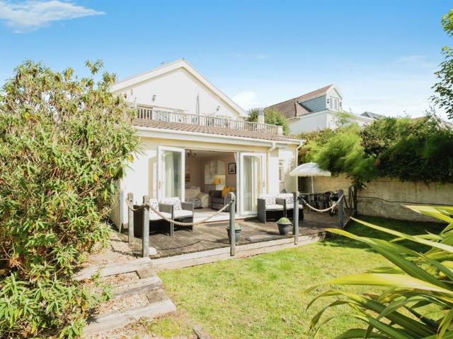 Flat for sale in Ogmore-by-sea, Wales