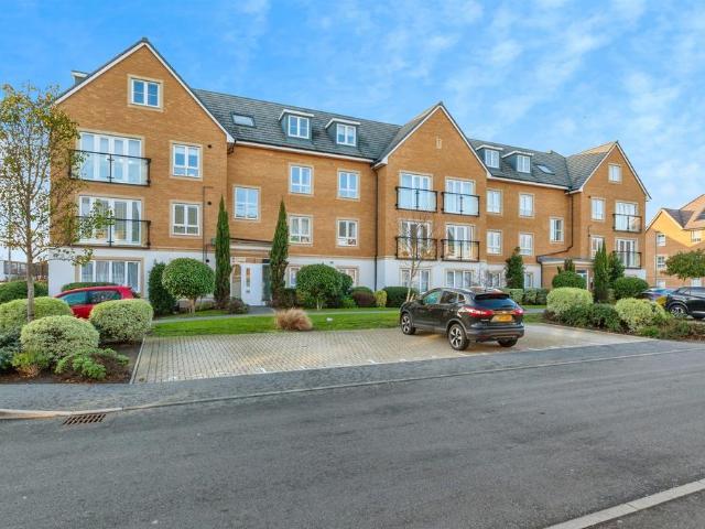 Flat for sale in Slough
