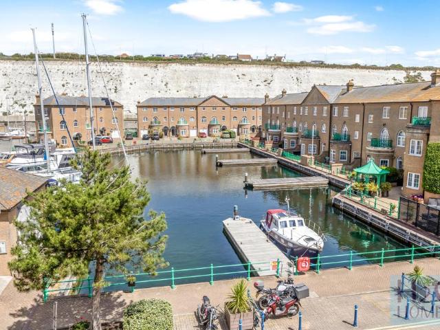 Flat for sale in Roedean