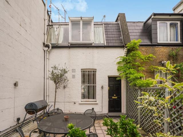 Flat for sale in Brompton, Greater London