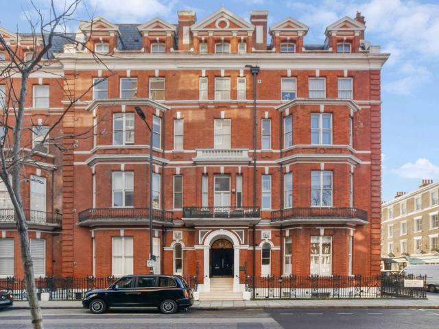 Flat for sale in Marylebone, Greater London