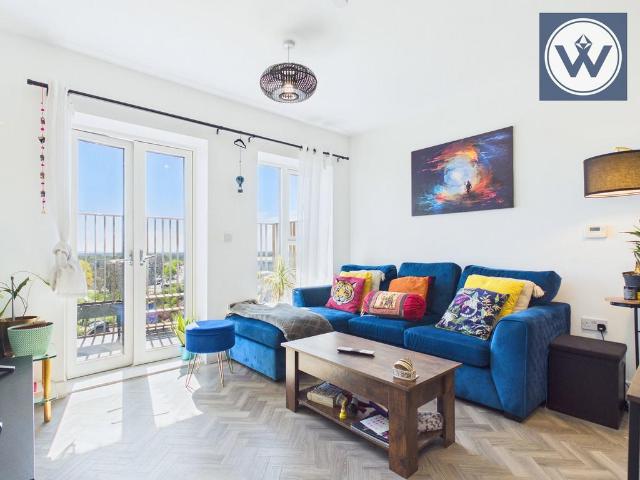 Flat for sale in Hayes, Greater London