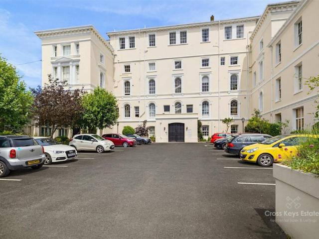 Flat for sale in Mount Wise