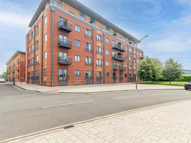 Flat for sale in Diglis, Worcestershire