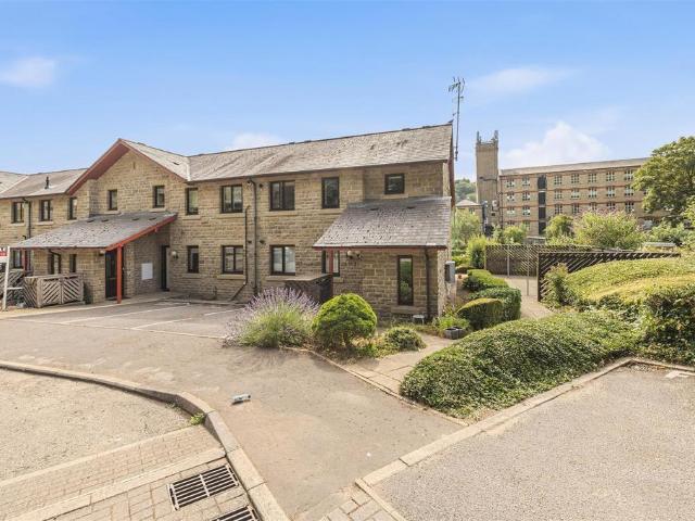 Flat for sale in West Vale, West Yorkshire