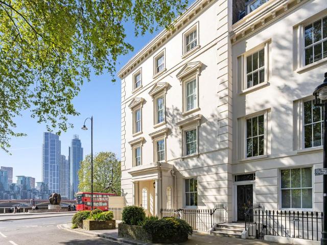 Flat for sale in Greater London