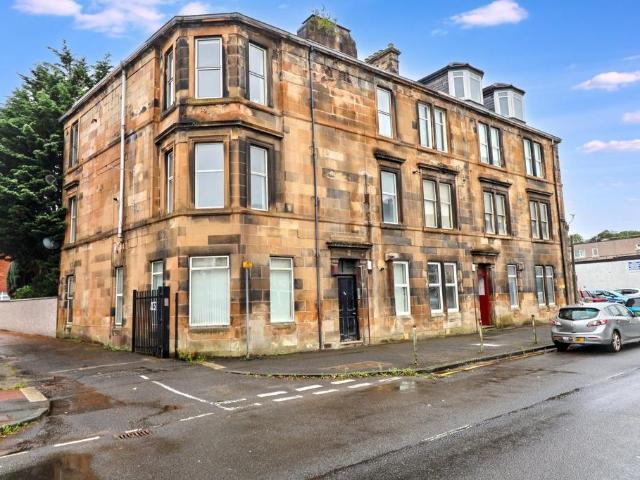 Flat for sale in Castlehead, Glenburn