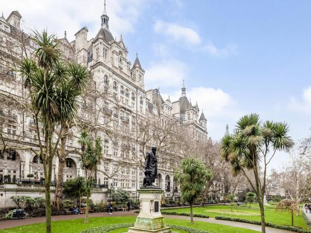 Flat for sale in Westminster, Greater London