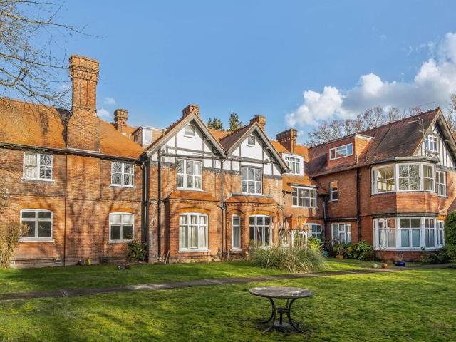 Flat for sale in Locksbottom, Greater London