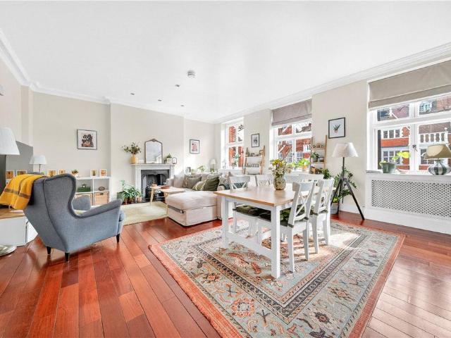 Flat for sale in South Kensington, Isle Of Man