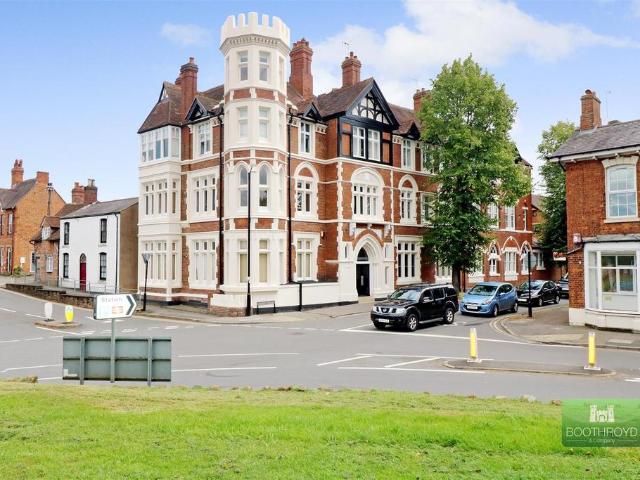 Flat for sale in Abbey End, Green Close