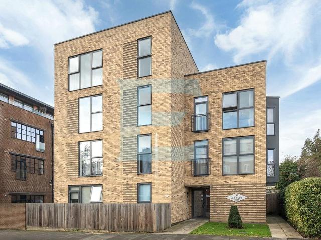 Flat for sale in The Hale, Greater London