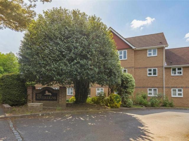 Flat for sale in Allington, Midway