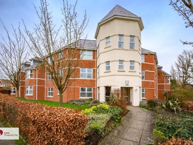 Flat for sale in Blossomfield, West Midlands