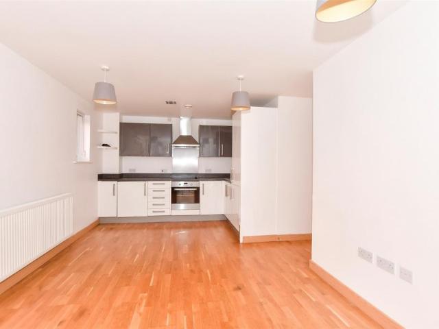 Flat for sale in South Street, The Bridge