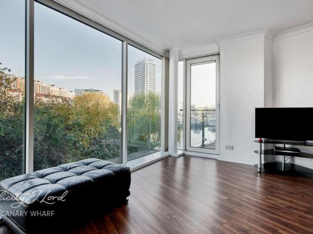 Flat for sale in Boardwalk Place, Blackwall