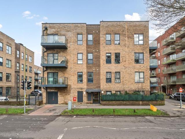 Flat for sale in Watford Rural, Batchworth