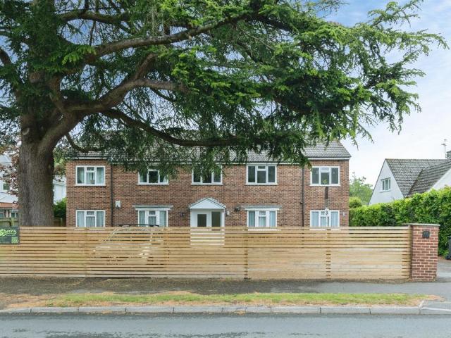 Flat for sale in Tricketts Cross, Ferndown