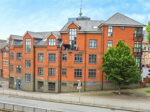 Flat for sale in Reading