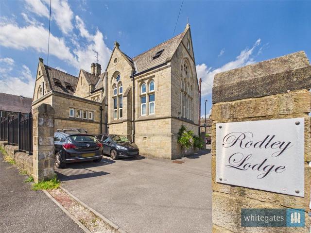 Flat for sale in Farsley, West Yorkshire
