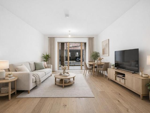 Flat for sale in London Borough of Croydon, Purley