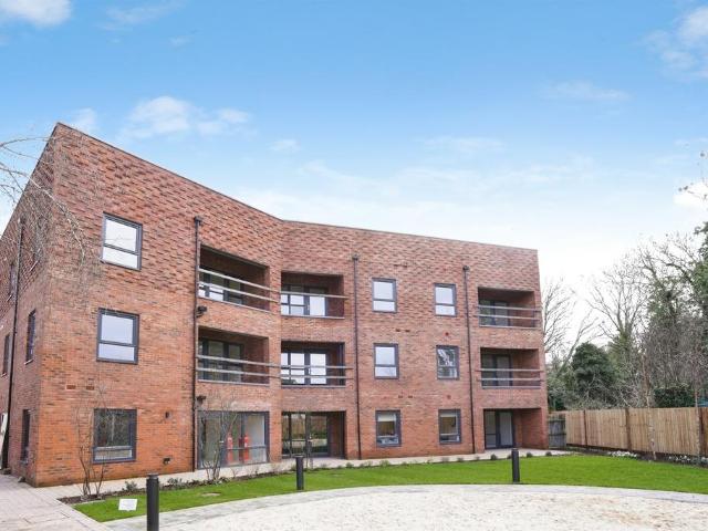 Flat for sale in St Albans, Five Acres