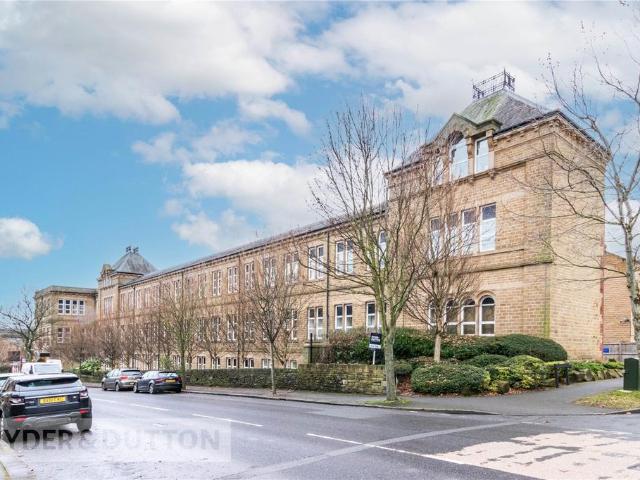 Flat for sale in Birkby, Huddersfield