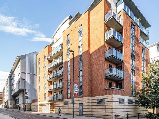 Flat for sale in London Borough of Waltham Forest, Greater London
