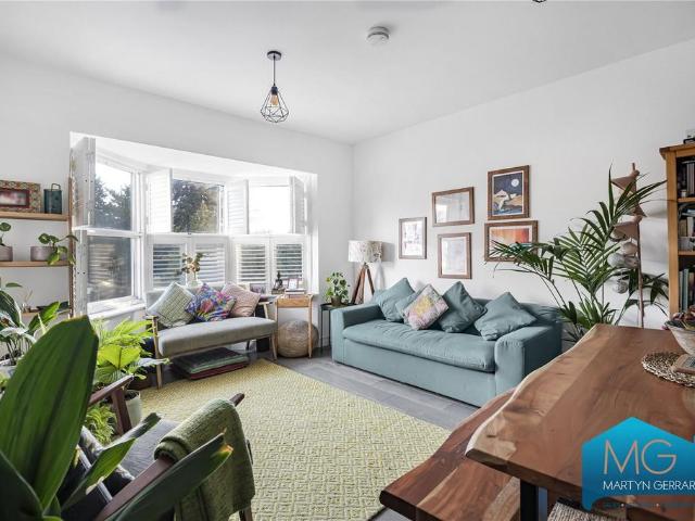 Flat for sale in Finchley, Greater London