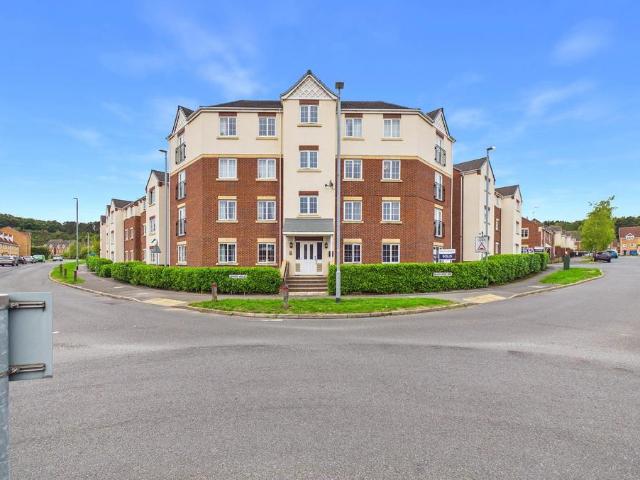 Flat for sale in Berry Hill, Mansfield