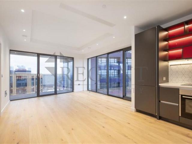 Flat for sale in London City Island, Blackwall